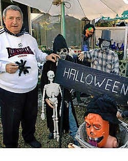 Het huis van Dis Van Audenaerde is een vaste halte op heel wat Halloweentochten.Paul De Malsche