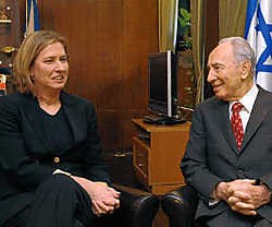 Tzipi Livni (l.) met de Israëlische president Shimon Peres.ap<br>