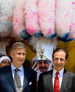 Prins Filip (l.) voor het Belgische paviljoen op de Wereldtentoonstelling van Zaragoza in juli. Naast hem organisator Emilio Fernandez Castano.epa<br>