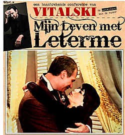 De affiche van de voorstelling, met een kussende Leterme en Milquet. rr<br>
