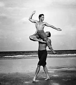 De dansers Mikhail Baryshnikov en Rob Besserer op Cumberland Island, Georgia, 1990.Annie Leibovitz/Contact Press Im<br>