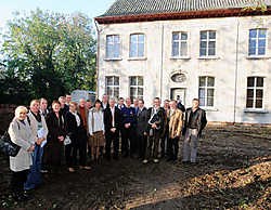 De leden van de politieraad brachten zaterdag een bezoek aan de pastorie in Hansbeke.Michel Moens<br>