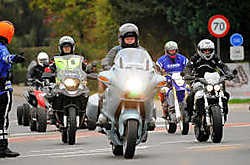 Zo'n 2.500 motorrijders waren op de afspraak, ondanks de weersvoorspellingen. Luc Verstraeten