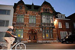 De gevel van de Villa Medici valt op in de snel veranderende Kortrijksestraat.Michel Vanneuville<br><br>
