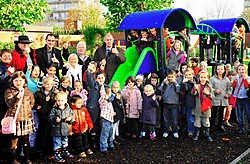 De kinderen van wijk Torenhof kunnen vanaf nu ravotten op een speciaal daarvoor aangelegd pleintje.Florian Van Eenoo<br>