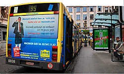 Wie weet zien we de anti-Godbood-<br>schap binnenkort ook op deze bussen.<br>Herman Ricour<br>