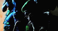Laurent Nkunda gisteravond, tijdens een persconferentie in Kitshoumba, in het noordoosten van Congo. afp<br>