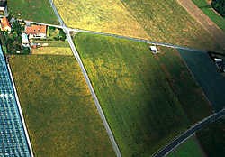 Waar u de cirkels ziet, bevinden zich resten van grafmonumenten uit de bronstijd. if