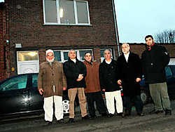De bestaande ruimte is veel te krap voor de almaar groeiende groep moskeegangers.Eddy Van Ranst<br>