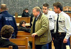 Terwijl hij in de rechtszaal wachtte tot zijn zaak zou opgeroepen worden, werd Etienne Bert door de politie opgepakt.David Stockman