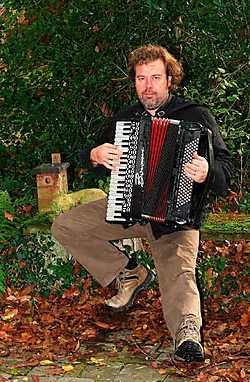 Voor het muzikale gedeelte koos Yves Bondue een aantal klassiekers van onze eigen 'barden'. <br>Bart Vandenbroucke