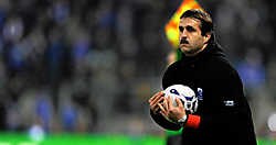 Ronny Van Geneugden heeft het niet gemakkelijk om iedereen in zijn ruime kern tevreden te houden. De Genkse trainer bracht in de dertien voorbije matchen telkens een andere ploeg aan de aftrap.photo news<br>