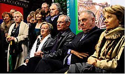 Noël Demeulenaere (tweede van rechts) was veertig jaar manager van tapijtengigant Beaulieu. Florian Van Eenoo