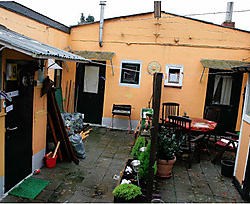 Wat er precies in de kleine woning van Eddy Van De Velde in Wondelgem is gebeurd - of niet is gebeurd - blijft voorlopig onduidelijk.fvv