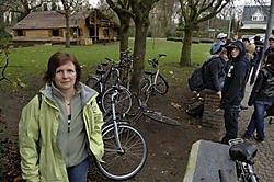 Volgens Hilde Van Cauteren geeft de gemeente de indruk dat scholieren niet welkom zijn in het parkje.<br>Paul De Malsche