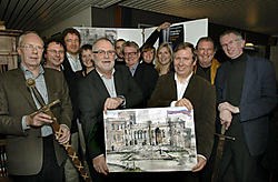 De medewerkers van Festivaria zijn nu al druk ik de weer met de voorstelling van volgende zomer, waarvoor op het openluchtpodium op het Donkmeer de burcht Camelot wordt nagebouwd. Paul De Malsche