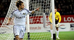Guillaume Gillet bracht Anderlecht al snel op voorsprong. Sporting kwam nooit in de problemen, Dender was duidelijk een maatje te klein.photo news<br>