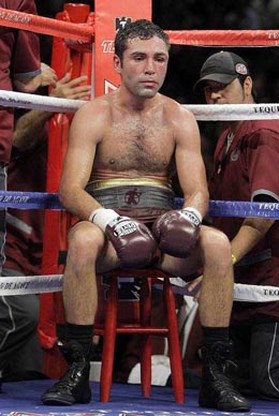 Manny Pacquiao klopt bokslegende Oscar de La Hoya
