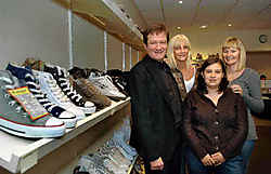 Vrouwen zijn gewoon dol op schoenen' (Sint-Niklaas) | De Standaard Mobile