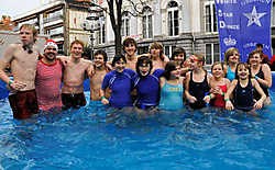 De ijsberen doken zonder bibberen in het koude water. Guy Van Den Bossche<br>