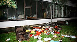 De brandweer van Geel bluste de ladenkast buiten het gebouw. De schade binnenin viel nog mee, al was er behoorlijk wat rookschade.Louis Verbraeken