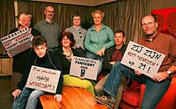 De oudergroep '21 wacht maar!' roept iedereen op om op 30december mee actie te voeren. Om 18.45uur is er een fakkeloptocht die start aan de kerk van Halle.Koen Fasseur