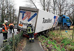 Een trekker met oplegger geraakte van de weg af. Frederiek Vande Velde<br>