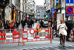 Over één ding zijn de handelaars van de Kammenstraat het eens: het experiment om voor drie weken de auto's uit hun straat te weren, is een groot succes. Koen Fasseur<br>