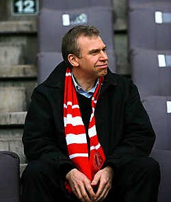 'Zelfs op het voetbal bij Standard zit Leterme altijd moederziel alleen.' belga<br>