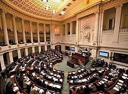 In het recente politieke verleden is het nooit eerder voorgekomen dat de grootste taalgroep in het parlement geen meerderheid bezit. photo news<br>