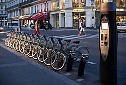 In Parijs zijn de Vélib-fietsen van JCDecaux al een vertrouwd beeld. Weldra zie je ze ook in Brussel.rr<br>