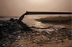 De rivier Odaw is langs de dumpplaats gestroomd vooraleer hij via een pijpleiding in zee uitmondt.Mine Dalemans<br>