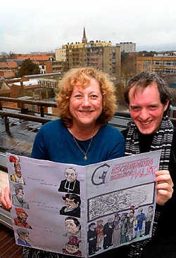 Gracienne Van Nieuwenborgh en Tom Houtman stellen een strip voor die de Aalsterse geschiedenis weergeeft.<br>Carol Verstraete<br>