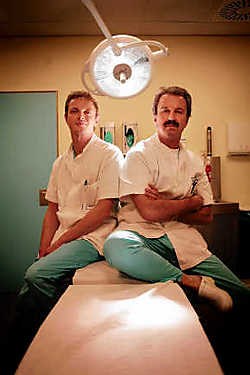 Dokter Filip Stillaert en professor Stan Monstrey. wvv<br>