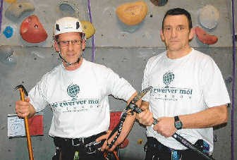 René Nijs en Yves Meremans oefenen op de klimmuur. if