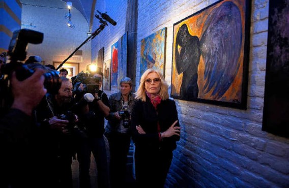 Amanda Lear: 'Het geneert me om mijn doeken te tonen en het valt me moeilijk om erover te praten.' Eric de Mildt