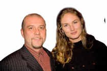 Grootaers is samen met zijn vrouw Jakobien Huysman de auteur achter het pseudoniem Simone Felix.