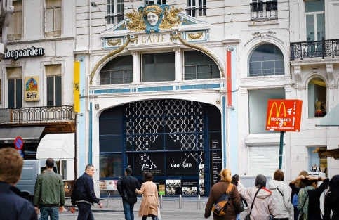 Het Vlaams-Marokkaans huis komt in het voormalige variététheater La Gaîté aan de Wolvengracht. Bart Dewaele