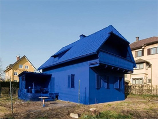 Blauw huis maakt buurt gek