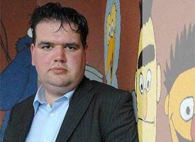 Chris Hölsken komt elke dag met nieuwe 'onthullingen' over pedofielen die verwarrend tegenstrijdig klinken.