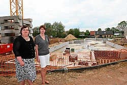Op dit domein plannen Lien (rechts) en Kathleen Het Prieelshof, een woon- en zorgcentrum met 110 residentiële kamers, 10 kamers in kortverblijf en 31 serviceflats. Hendrik De Rycke