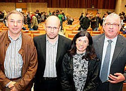 Vier bedrijfsleiders gingen in debat met de studenten: Geert Van Boven (van links), Stefaan Couvreur, Fatma Pehlivan en Jeroen Piqueur.fvv