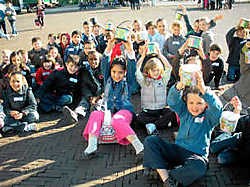 De leerlingen van Sint-Carolus zullen allemaal hun naam in krijt op de Grote Markt schrijven. Sylvain Luyckx