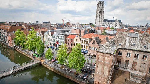 De Mechelse Vismarkt wordt autovrij na 11.30uur 's morgens. Stijn Hermans