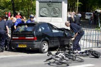 Hoe kon Karst Tates met zijn auto tot op tien meter van de koninklijke bus geraken?