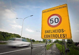 Heel wat automobilisten negeren de maximum toegelaten snelheid van 50 kilometer per uur in de werken. Stijn Hermans