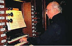 Op de cd speelt organist Kamiel D'Hooghe werken op de orgels van de abdij van Grimbergen. if
