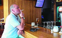 Het restaurant en café The Century heeft het rookverbod weten te omzeilen met de C-Bar. Khalid Sellam