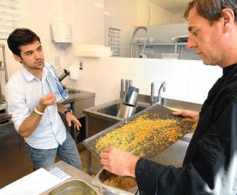Claudio heeft zelfs geen tijd om te eten.Marc Herremans