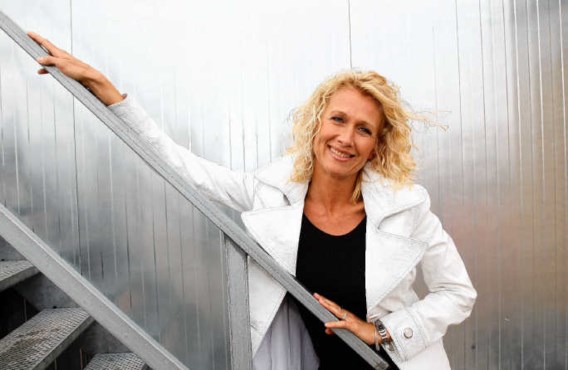 Jean-Marie Dedecker zet volop in op Anne De Baetzelier. Haar persoonlijkheid maakt een grote indruk op hem.photo news